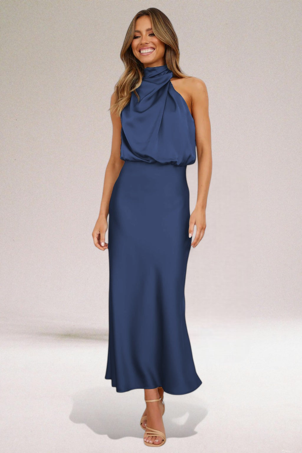 Flavia™ - Vestido Halter Glamour